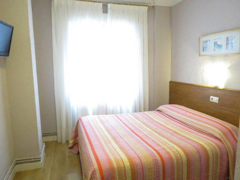 Pension Don Claudio บิลเบา ภายนอก รูปภาพ